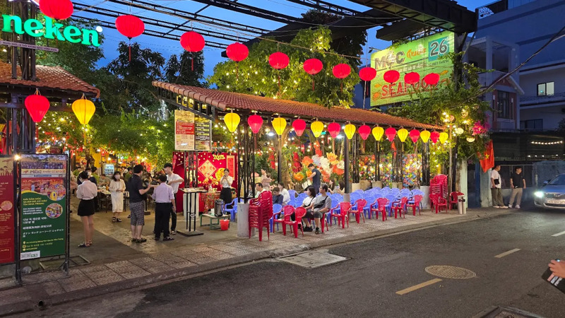 Kh&ocirc;ng gian qu&aacute;n hải sản Mộc Qu&aacute;n